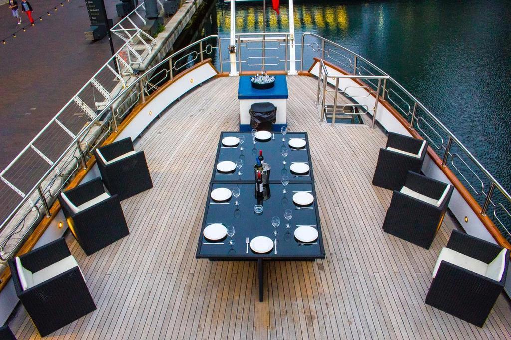 Hotel Absolute Pleasure Yacht Londra Esterno foto