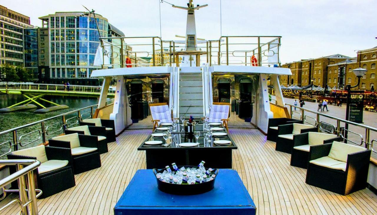 Hotel Absolute Pleasure Yacht Londra Esterno foto