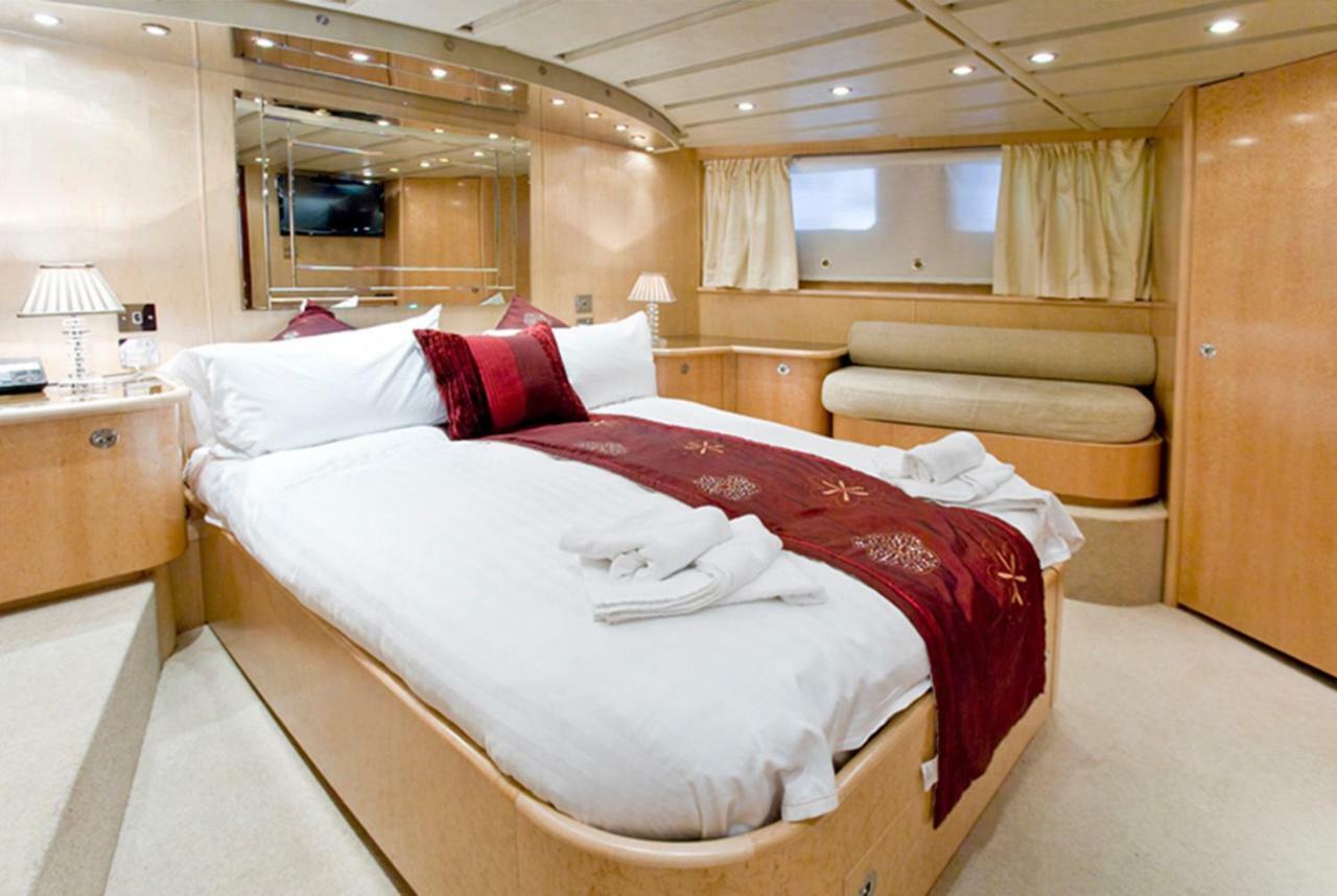 Hotel Absolute Pleasure Yacht Londra Esterno foto