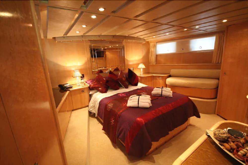 Hotel Absolute Pleasure Yacht Londra Esterno foto